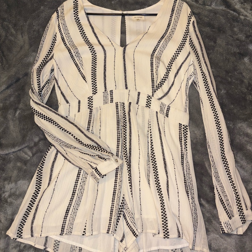 En crème long sleeve romper